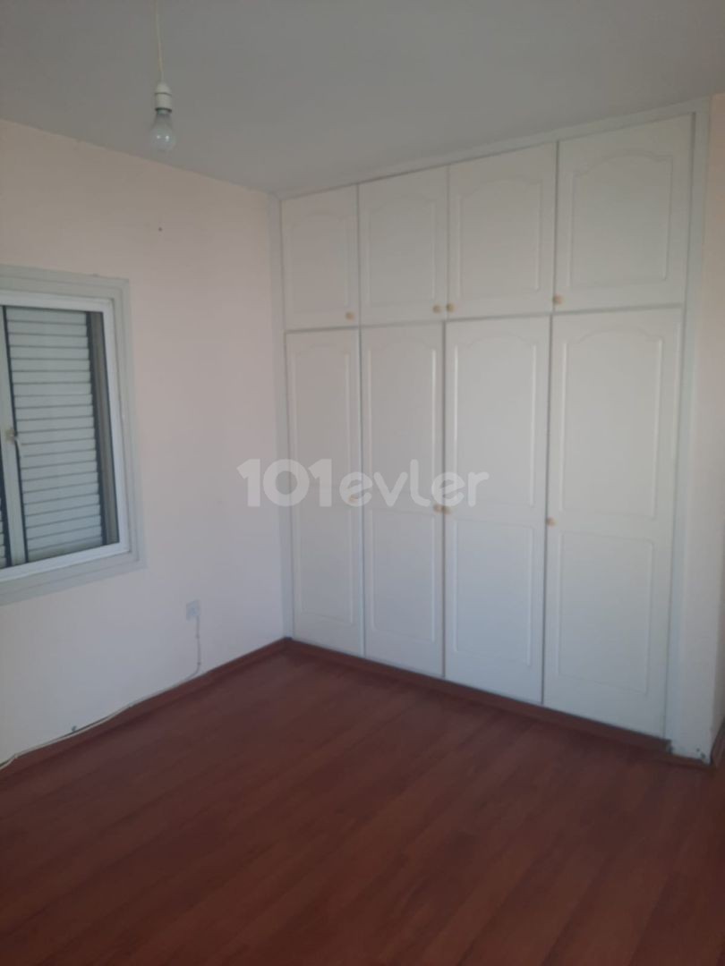 SHOCK!!!!PRICE!!! APARTMENT FOR SALE WITH COMMERCIAL LICENSE ON THE STREET IN KÖŞLÜÇİFTLİK AREA OF LEFKOŞA