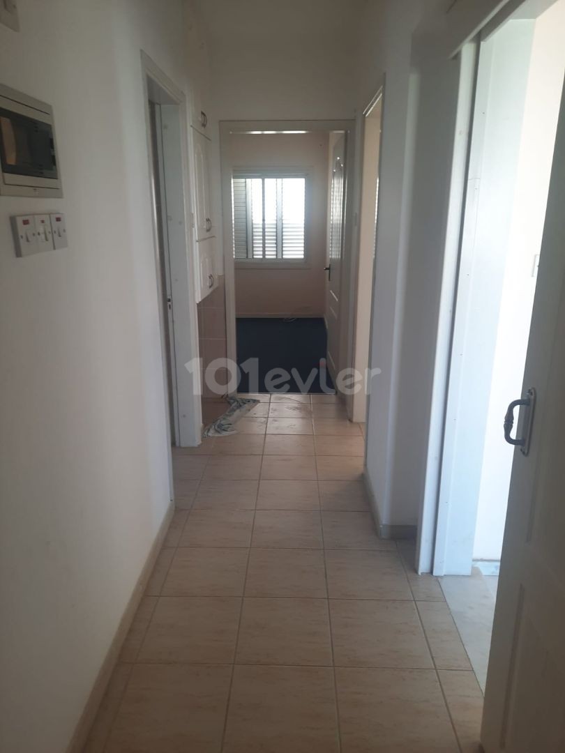 SHOCK!!!!PRICE!!! APARTMENT FOR SALE WITH COMMERCIAL LICENSE ON THE STREET IN KÖŞLÜÇİFTLİK AREA OF LEFKOŞA