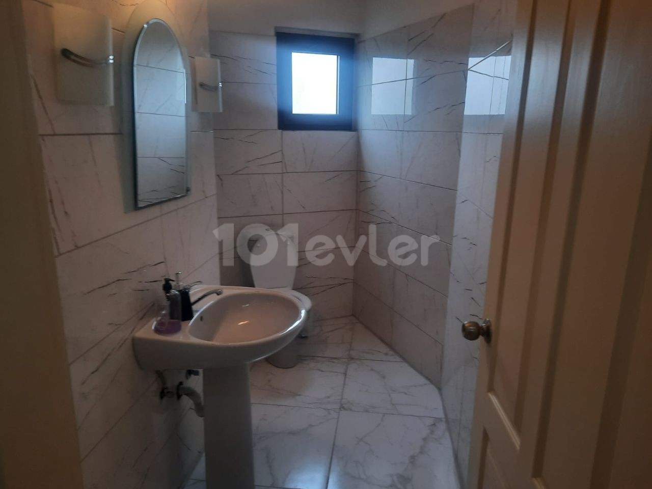 3+1 APARTMENT WITH COMMERCIAL PERMIT IN ORTAKOY, LEFKOŞA