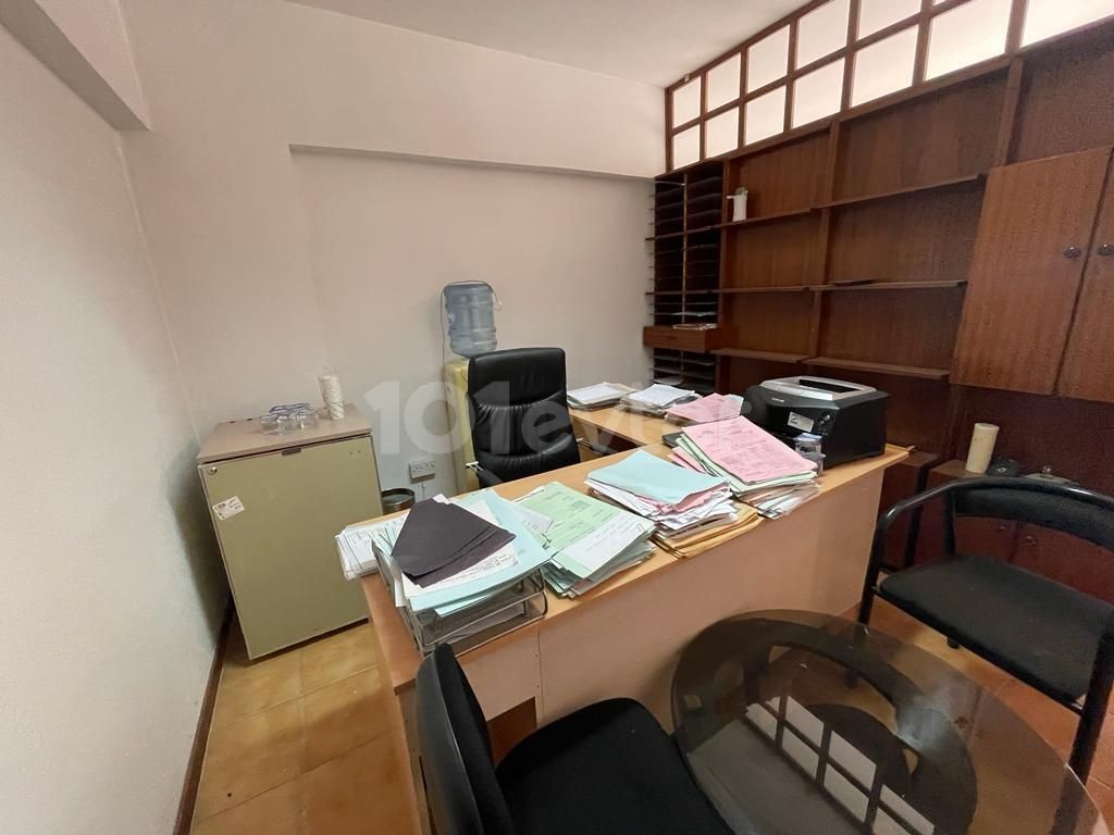 MONATLICH BEZAHLTES BÜRO IM ZENTRUM VON LEFKOŞA