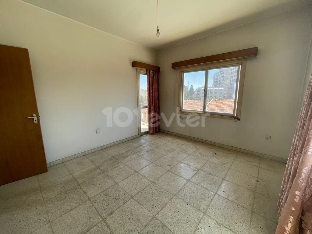 APARTMENT FOR SALE WITH COMMERCIAL LICENSE IN NEW TOWN AREA OF LEFKOŞA