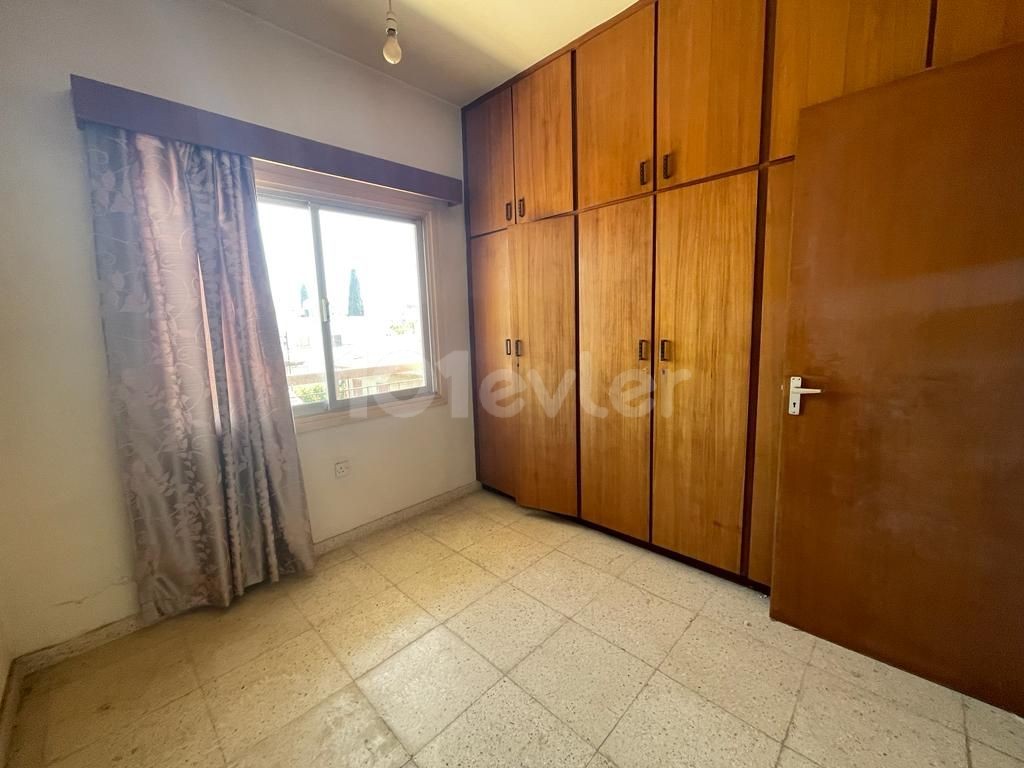 APARTMENT FOR SALE WITH COMMERCIAL LICENSE IN NEW TOWN AREA OF LEFKOŞA