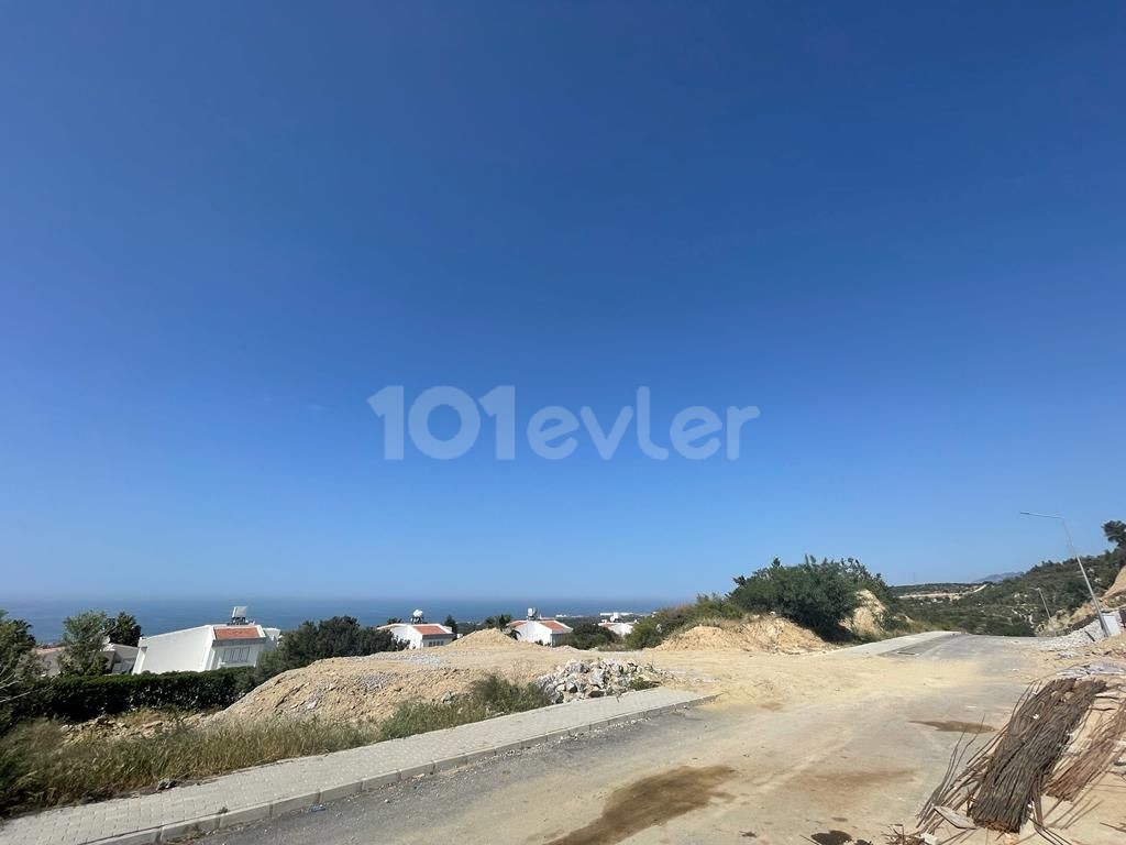 LAND FOR SALE IN KYRENIA ÇATALKOY REGION WITH MOUNTAIN SEA VIEW