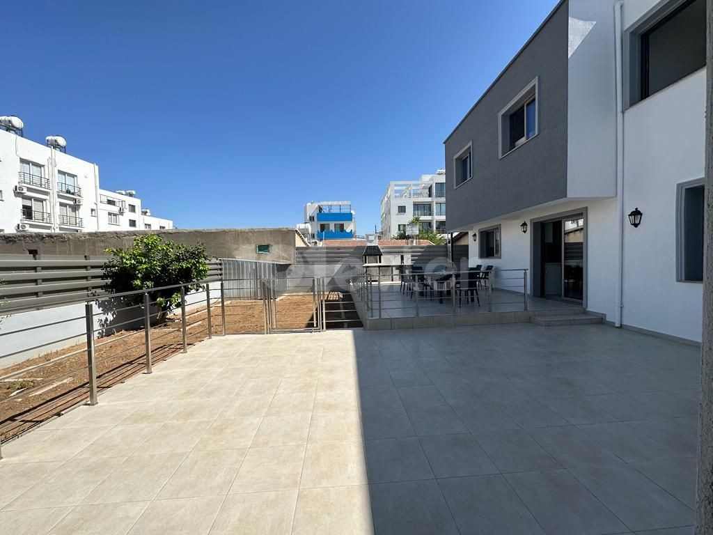 DETACHED DETACHED FOR RENT WITH COMMERCIAL PERMIT WITH MONTHLY PAYMENT IN NICOSIA KÜÇÜK KAYMAKLI AREA