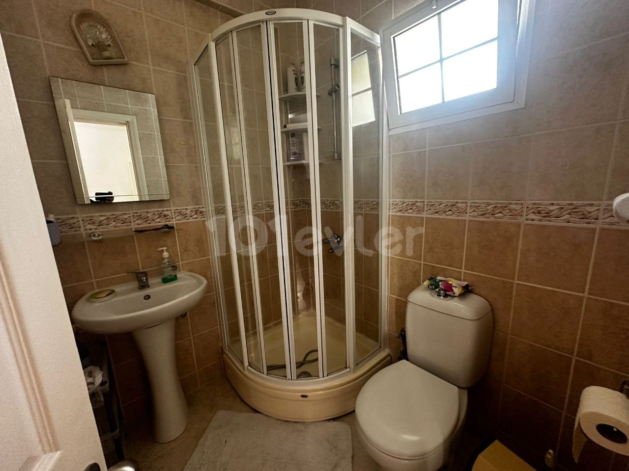 3+1 FLAT FOR RENT IN A SITE WITH POOL IN KYRENIA CENTER