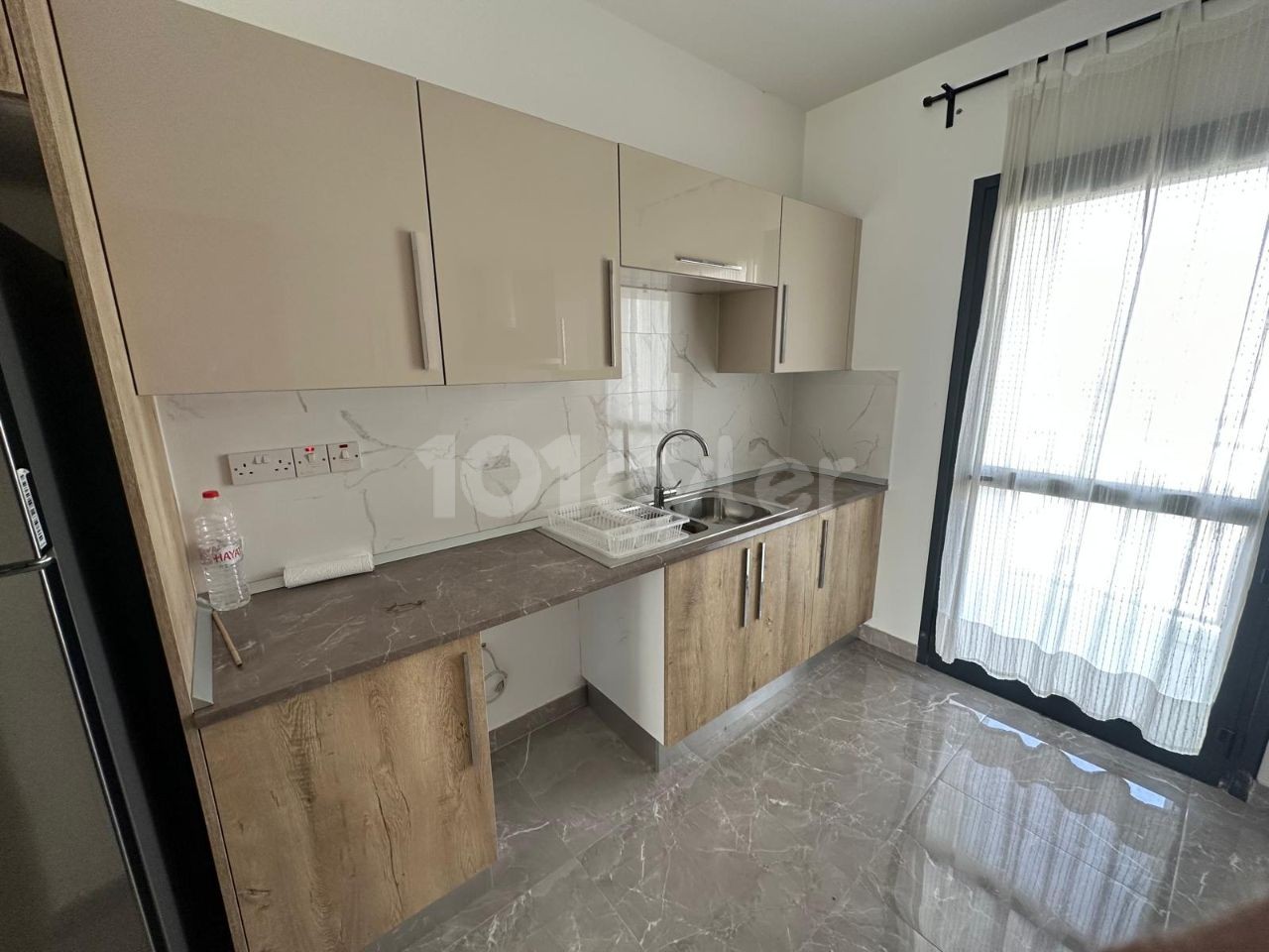 FLAT FOR RENT ON THE STREET WITH MONTHLY PAYMENT IN METEHAN AREA