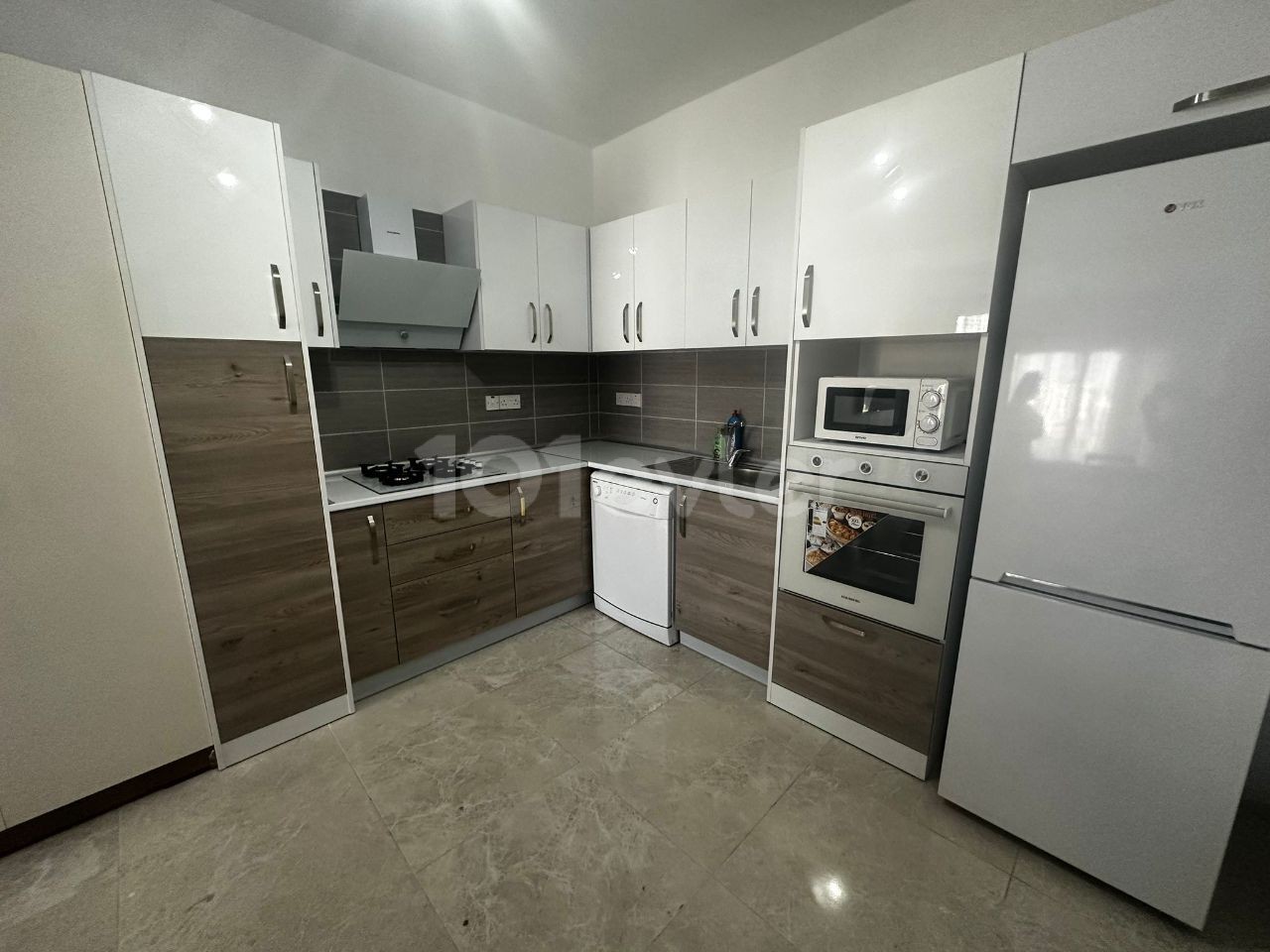 آپارتمان نوساز 2+1 مبله برای اجاره در منطقه قزلباش
