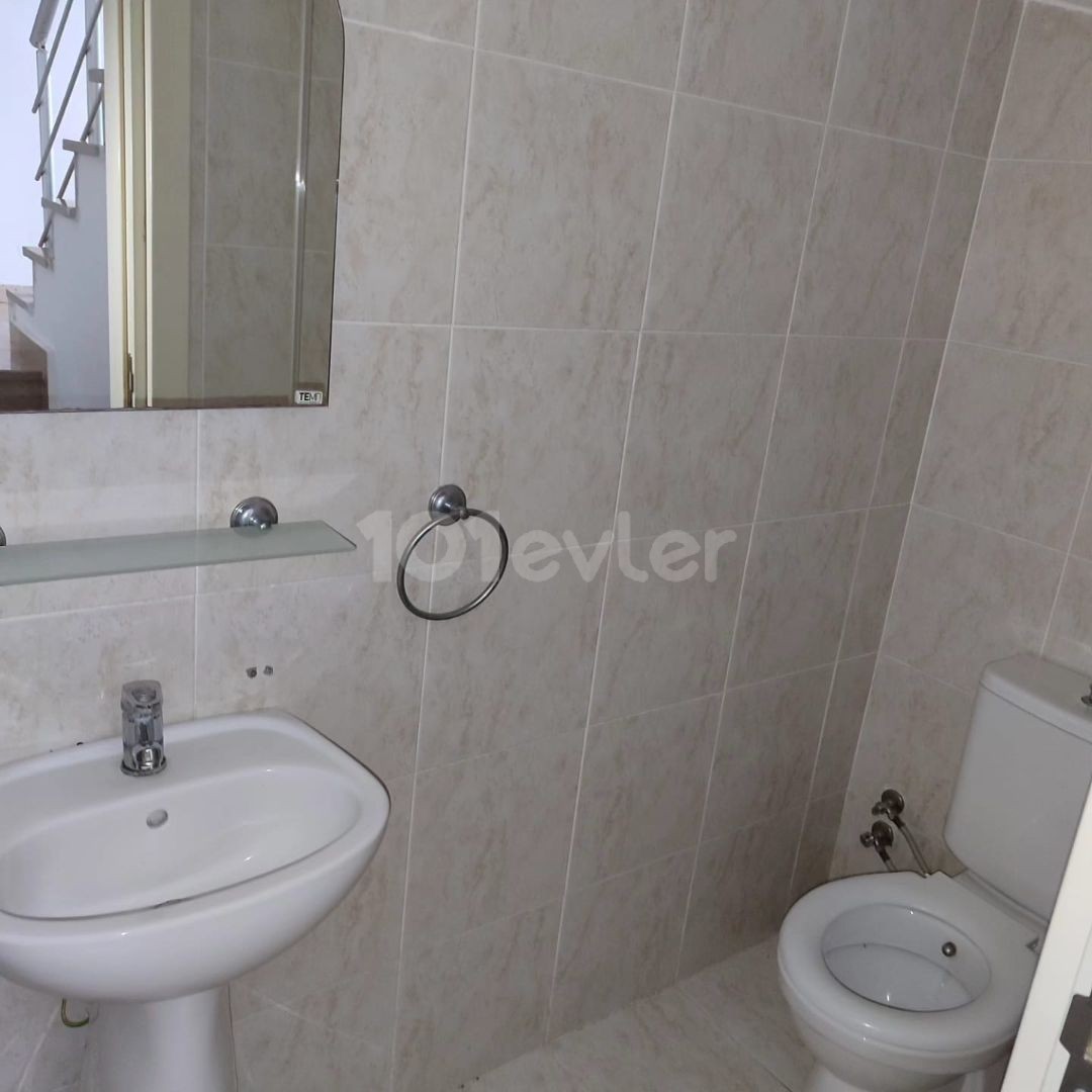 NICOSIA HAMİTÖY 3+1 TÜRKISCHES KOÇANLI TWIN DUPLEX ZU VERKAUFEN