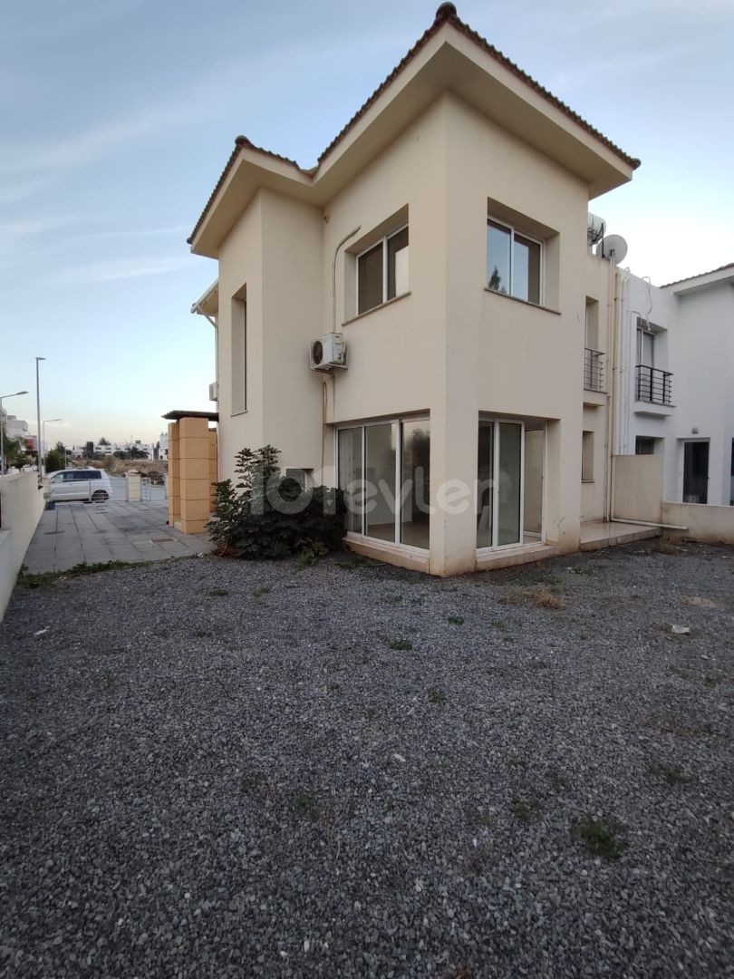 NICOSIA HAMİTÖY 3+1 TÜRKISCHES KOÇANLI TWIN DUPLEX ZU VERKAUFEN