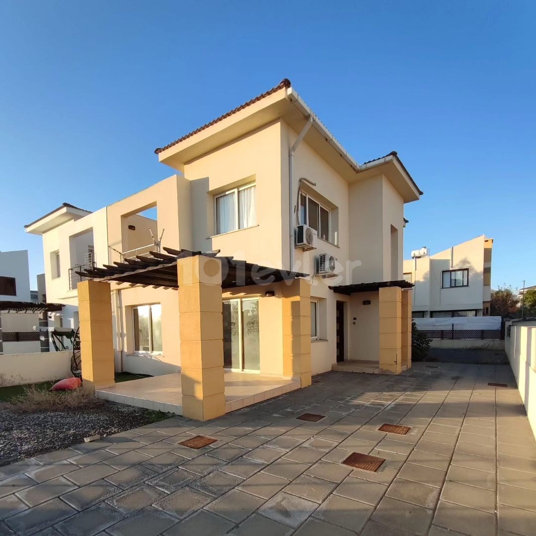 NICOSIA HAMİTÖY 3+1 TÜRKISCHES KOÇANLI TWIN DUPLEX ZU VERKAUFEN