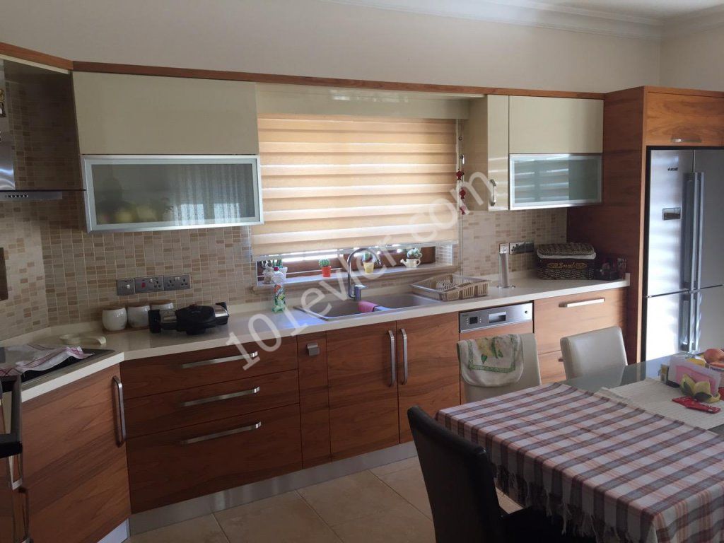 DETACHED HOUSE FOR SALE WITH 1 HALL WITH 4 BEDROOMS IN THE KERMIYA DISTRICT OF NICOSIA FOR STG 195,000 ** 