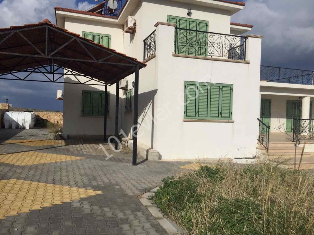 Вилла Продается in Karşıyaka, Кирения