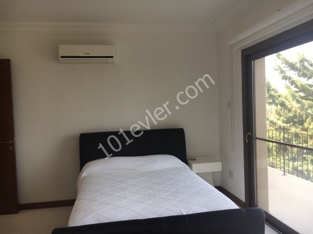 Alsancak'ta SATILIK 5+3 TRIPLEX VİLLA 750,000 STG