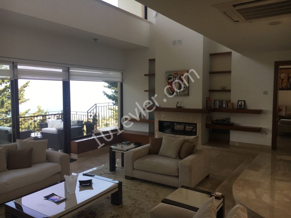 Alsancak'ta SATILIK 5+3 TRIPLEX VİLLA 750,000 STG