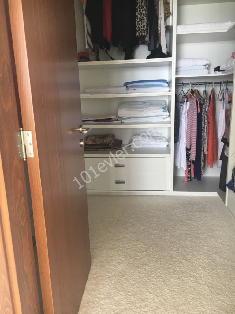 Alsancak'ta SATILIK 5+3 TRIPLEX VİLLA 750,000 STG