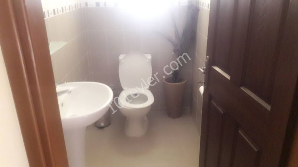 LEFKOŞA GÖNYELİ' 3+1 FULL EŞYALI 2200 TL KİRALIK DAİRE