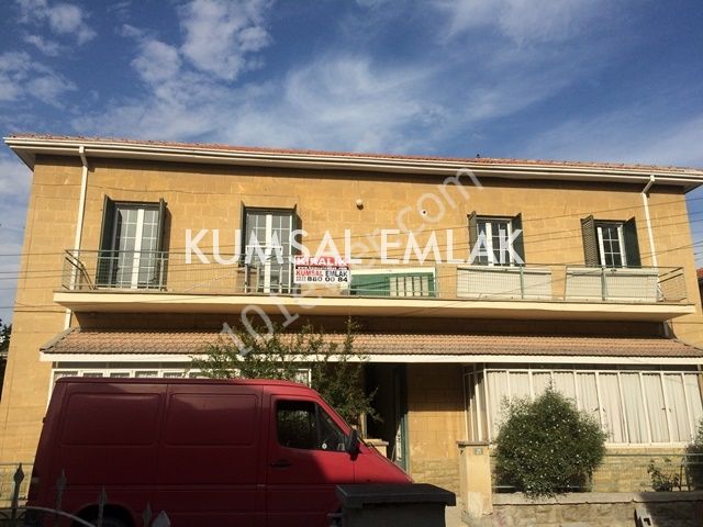 KÖŞKLÜÇİFTLİKTE 7+1 200m2 ZEMİN ÜSTÜ KİRALIK OFİS 1,100 STG