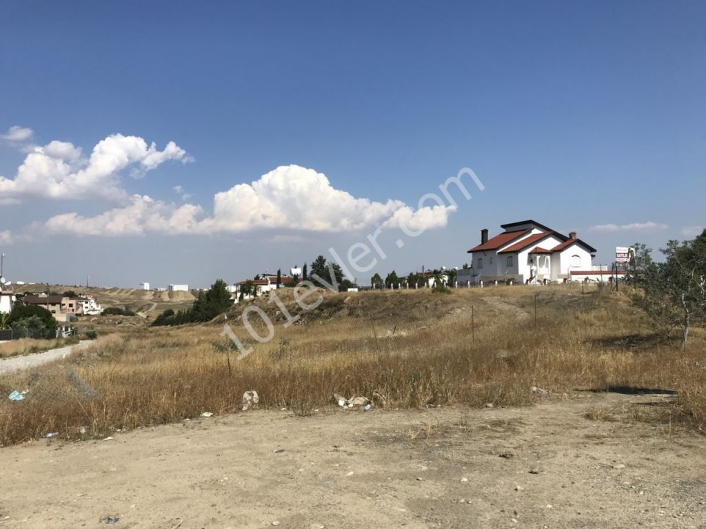 Lefkoşa Gönyeli'de 1,217 M2 Alana Sahip Villa Yapımına Uygun Satılık Türk Malı Arsa 109,000 STG