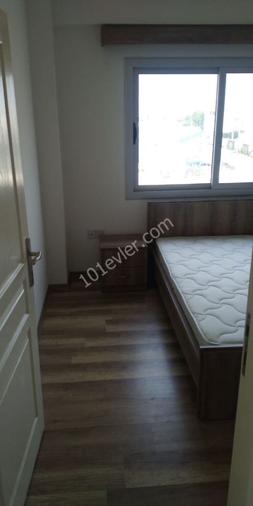 Near East Bank Magosa Şubesi üst kısmında kiralık 3 yatak odalı daire