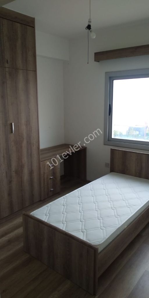 Near East Bank Magosa Şubesi üst kısmında kiralık 3 yatak odalı daire