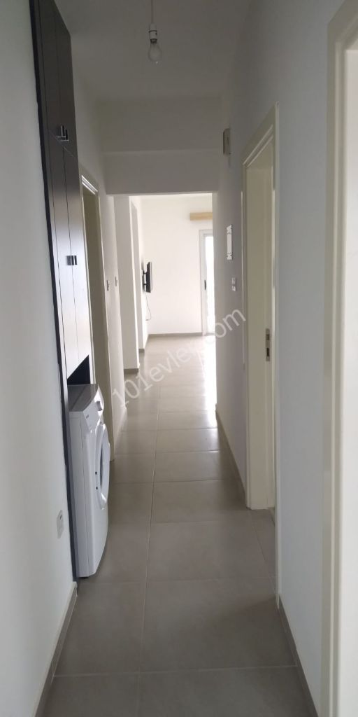 Near East Bank Magosa Şubesi üst kısmında kiralık 3 yatak odalı daire