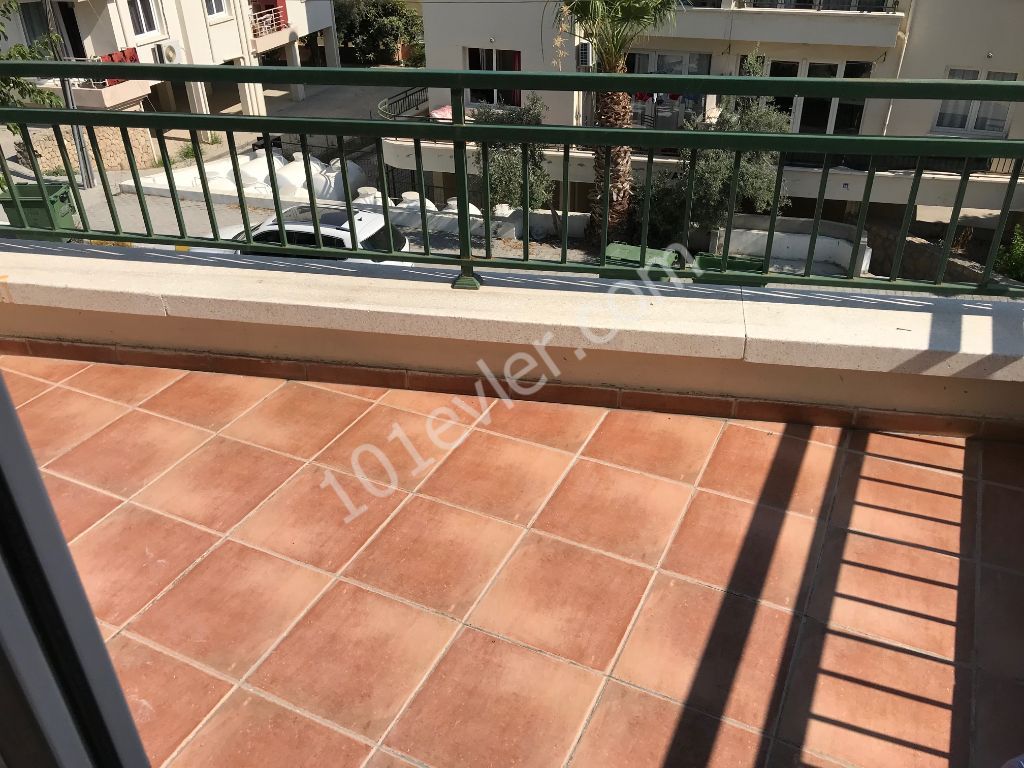 Yukarı Girne Bölgesinde Satılık 2+1 daire