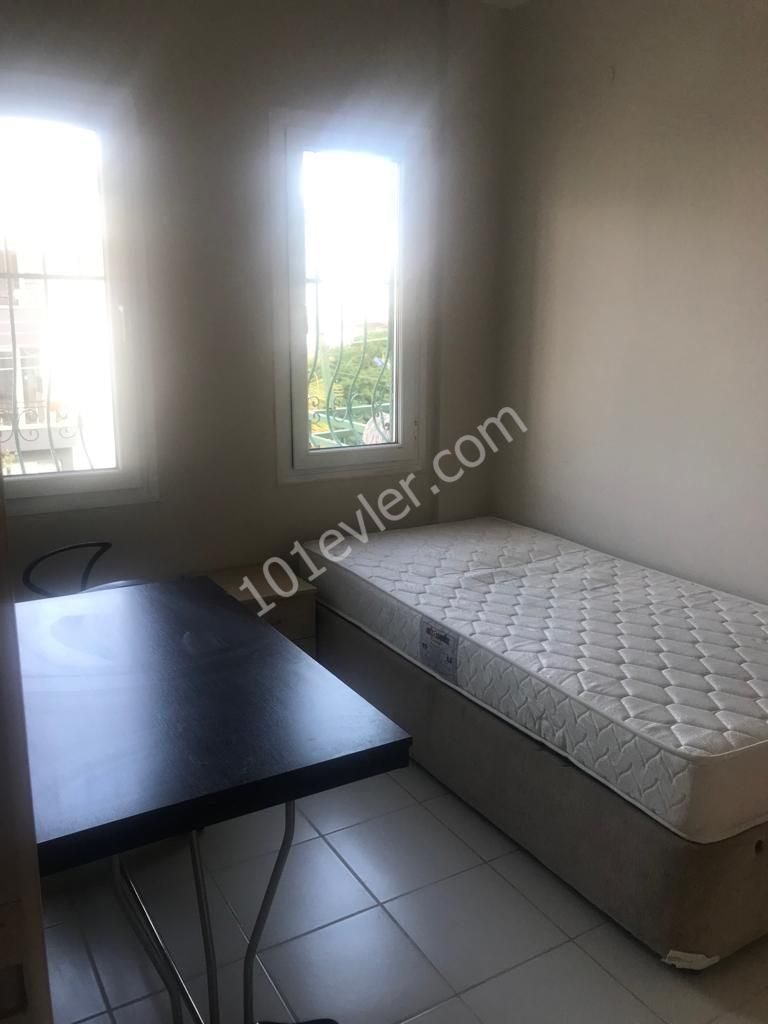 Yukarı Girne Bölgesinde Satılık 2+1 daire