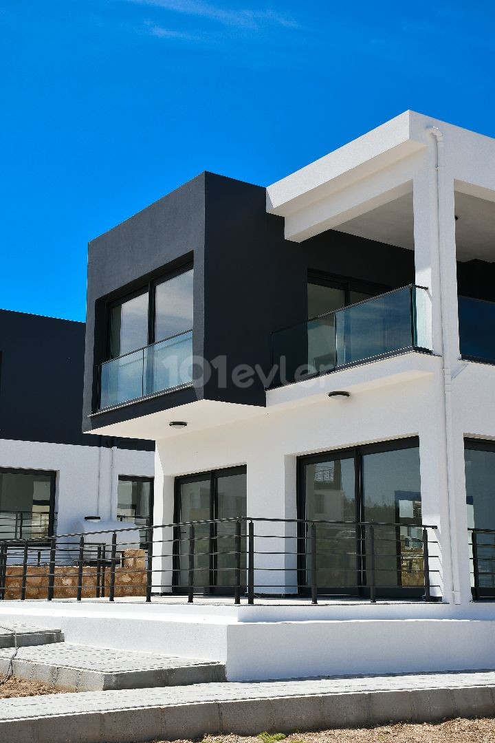 Modern Villas for Sale in a Scenic Location in Kyrenia Çatalköy ** 