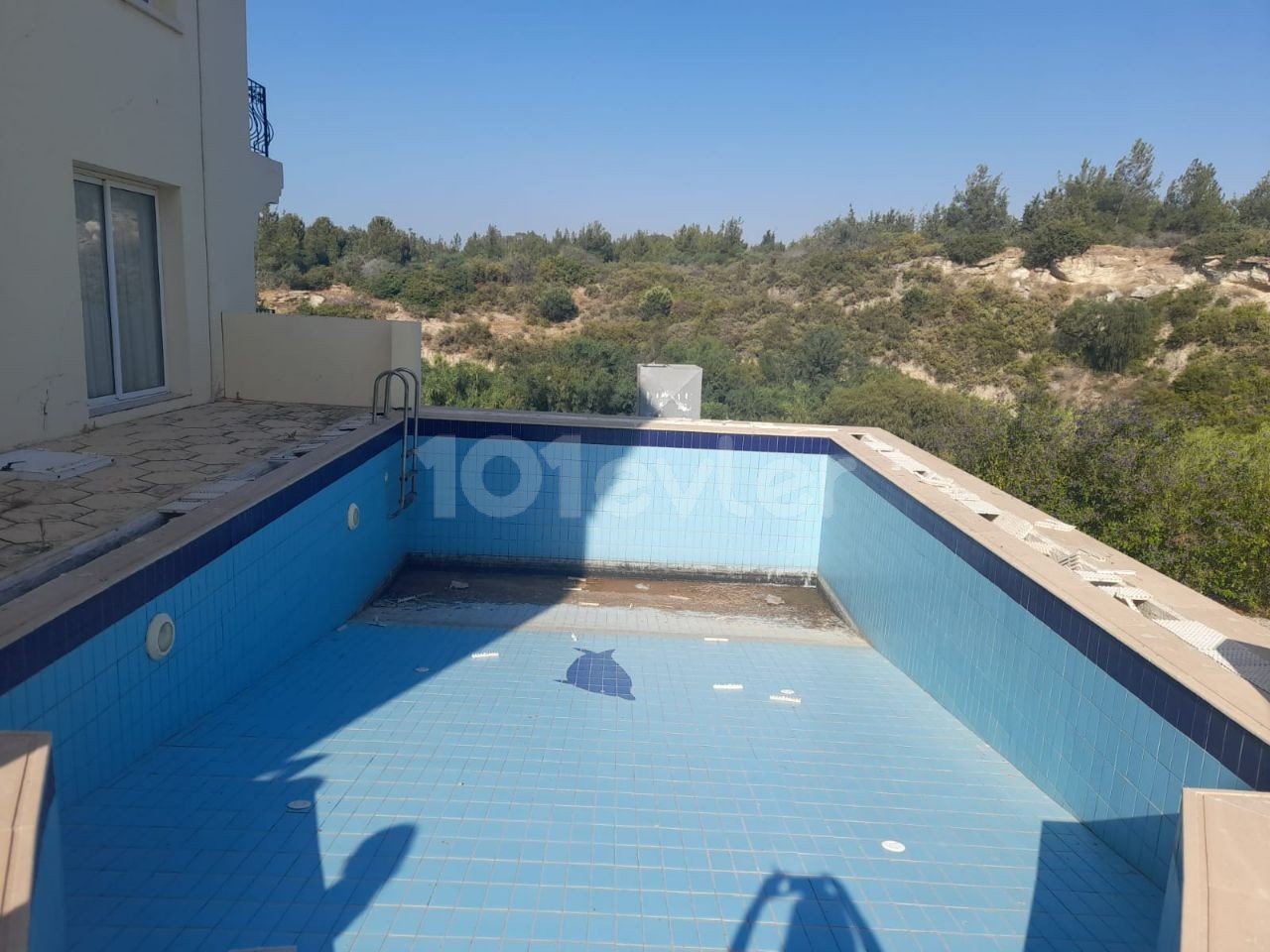 Triplex villa with pool for sale in Çatalkoy ** 