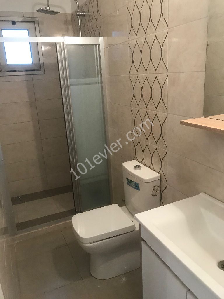 Girne merkezde pia bella otel arkası eşyasız 1+1 daire 1700 tl