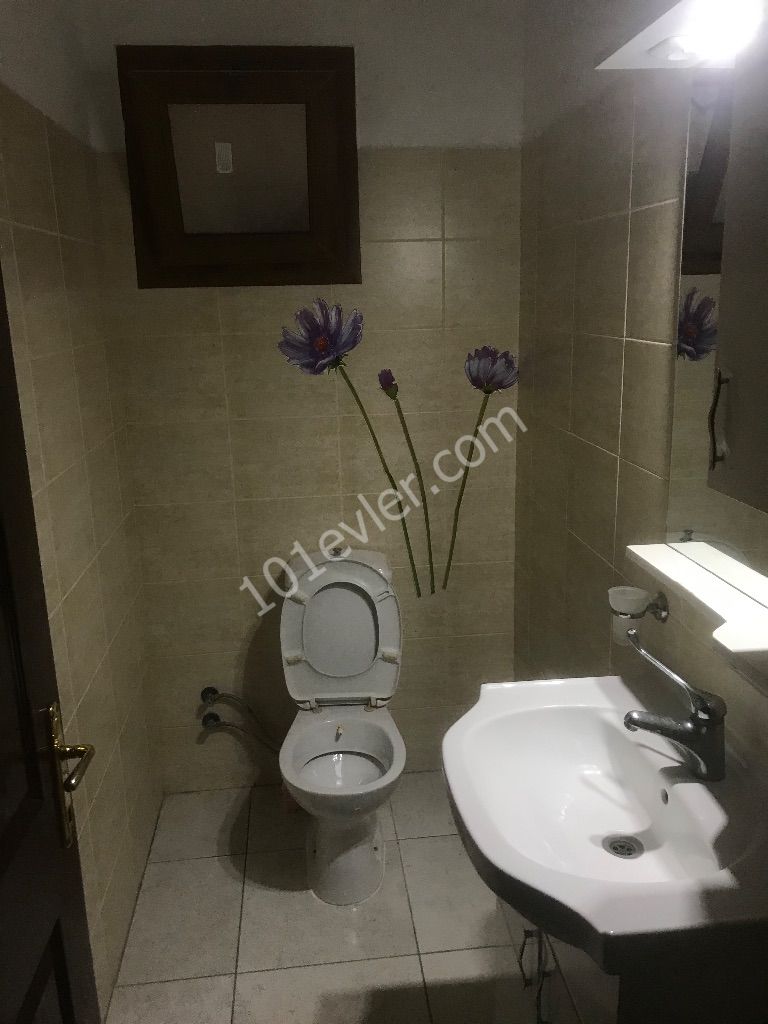 Flat To Rent in Alsancak, Kyrenia