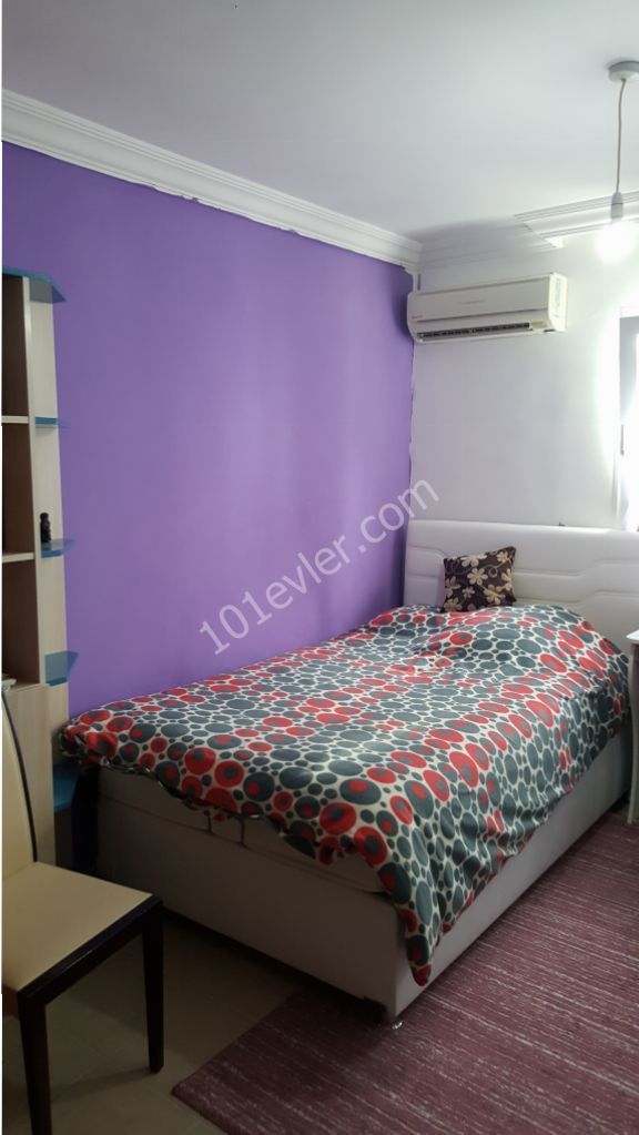 Girne Merkezde Muhteşem  Lokasyonda Site İçerisinde Penthouse Tipi 4+1  Eşdeğer Koçanlı Satılık Dublex Daire!!! 