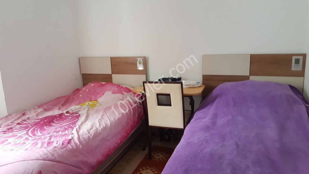 Girne Merkezde Muhteşem  Lokasyonda Site İçerisinde Penthouse Tipi 4+1  Eşdeğer Koçanlı Satılık Dublex Daire!!! 