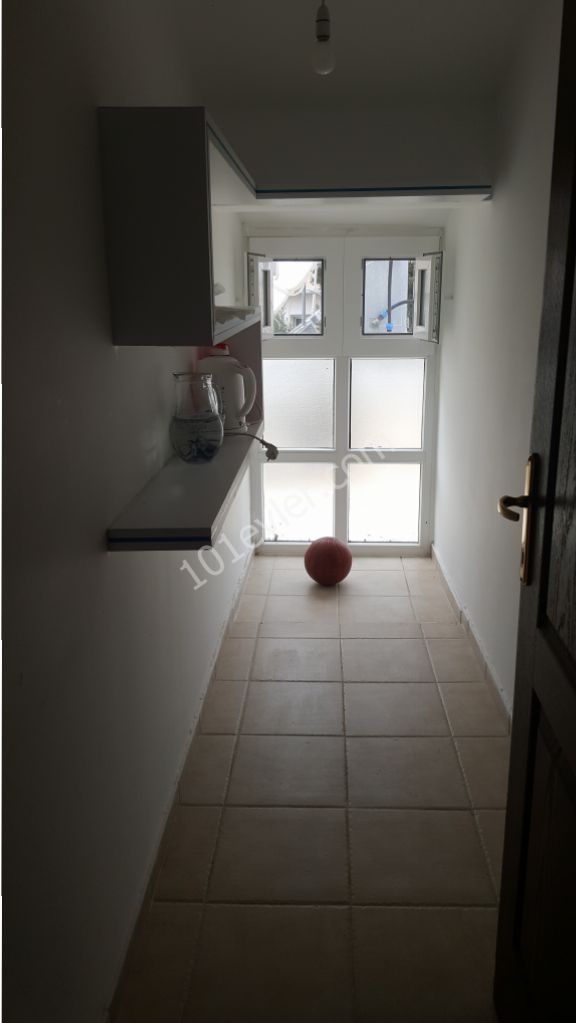 Girne Merkezde Muhteşem  Lokasyonda Site İçerisinde Penthouse Tipi 4+1  Eşdeğer Koçanlı Satılık Dublex Daire!!! 