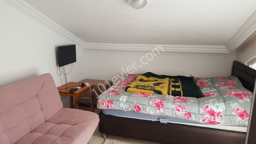 Girne Merkezde Muhteşem  Lokasyonda Site İçerisinde Penthouse Tipi 4+1  Eşdeğer Koçanlı Satılık Dublex Daire!!! 