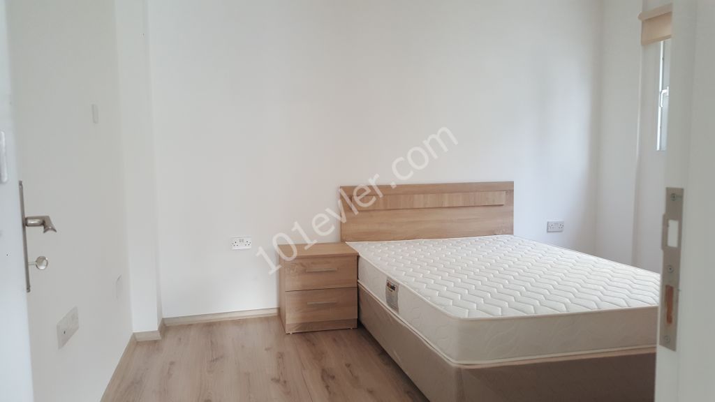 Girne Merkezde 1+1 Yeni Eşyalı Sıfır Kiralık Daire!!! Ana Caddeye,Alışveriş Merkezlerine ve Servis Güzergahına 5 dk. Yürüme Mesafesinde!!!! İletişim : Ömür Onur - 0533 820 25 98 - 0533 826 53 25