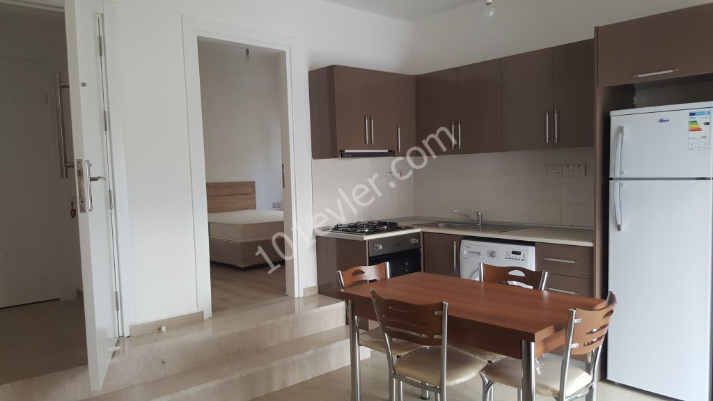 Girne Merkezde 1+1 Yeni Eşyalı Sıfır Kiralık Daire!!! Ana Caddeye,Alışveriş Merkezlerine ve Servis Güzergahına 5 dk. Yürüme Mesafesinde!!!! İletişim : Ömür Onur - 0533 820 25 98 - 0533 826 53 25