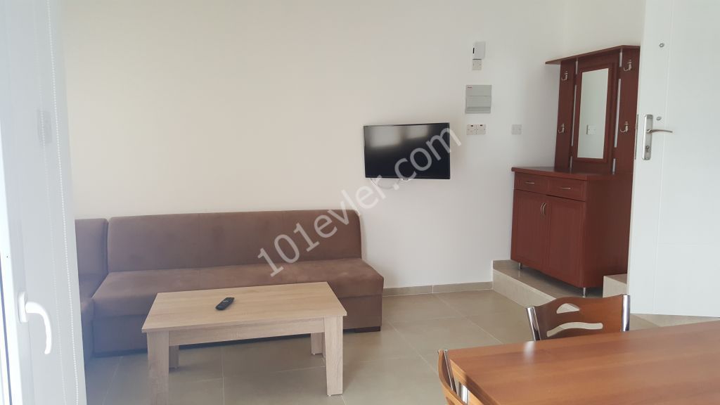 Girne Merkezde 1+1 Yeni Eşyalı Sıfır Kiralık Daire!!! Ana Caddeye,Alışveriş Merkezlerine ve Servis Güzergahına 5 dk. Yürüme Mesafesinde!!!! İletişim : Ömür Onur - 0533 820 25 98 - 0533 826 53 25