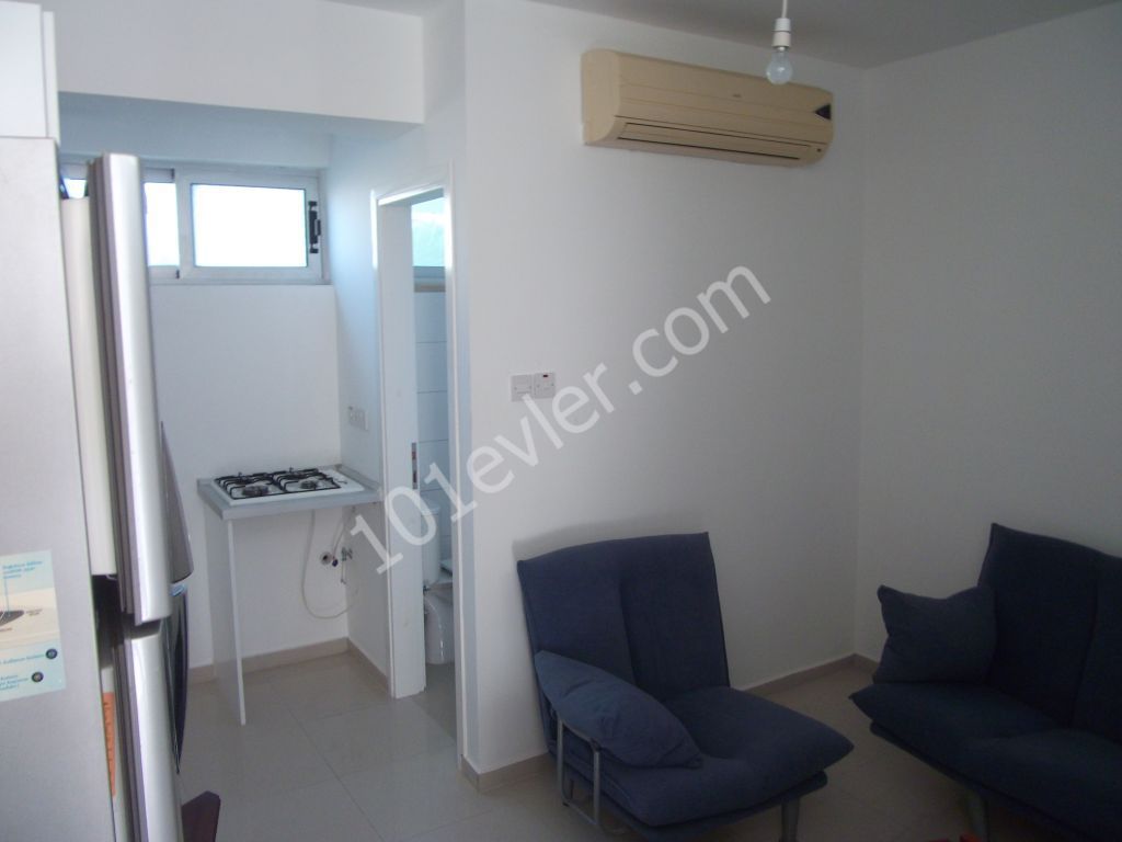 0533 885 1414  kiralik 1+1 daire, kervansaray.ana yola cok yakin, 100 METRE, merit park yolu. Zemin kat.  2 Deposito. Sadece 1 yıllık kiralanır.