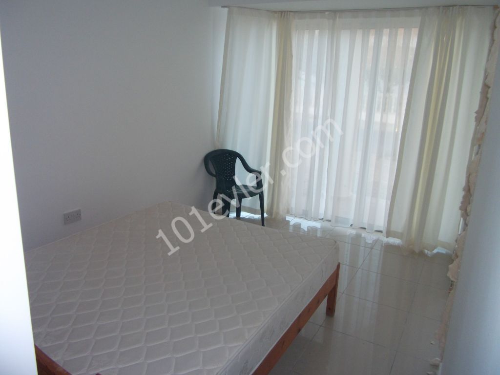 0533 885 1414  kiralik 1+1 daire, kervansaray.ana yola cok yakin, 100 METRE, merit park yolu. Zemin kat.  2 Deposito. Sadece 1 yıllık kiralanır.