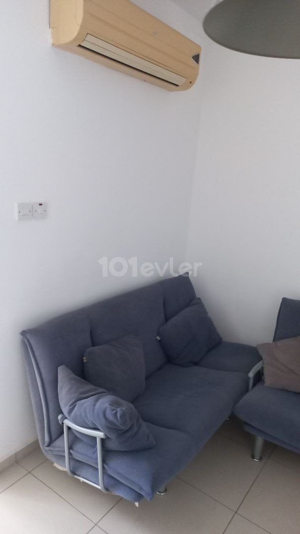 Im Zentrum von Kyrenia, Karakum, 3-Zimmer-Wohnung zu vermieten. . jährliche Zahlung im Voraus nur. 6000 gbp. 0533 885 1414. . . .  ** 