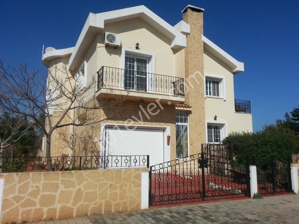 DENIZ MANZARALI, HAVUZLU 3+1 VILLA