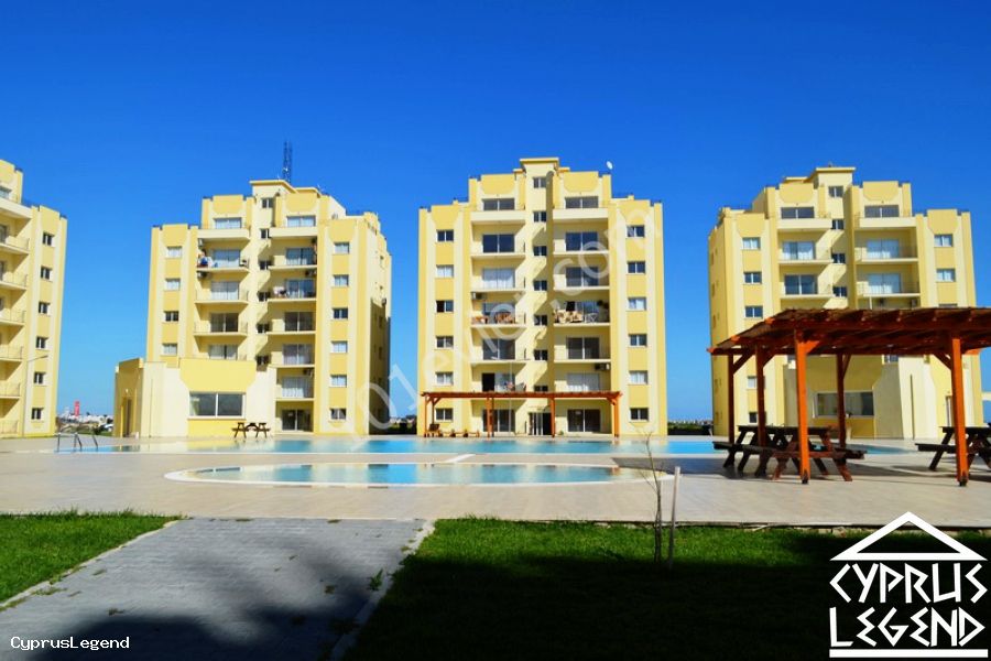 BARGAIN 1 bedroom ready apartment, close to Sea, shops, etc, communal pool. Ready Title deeds. 