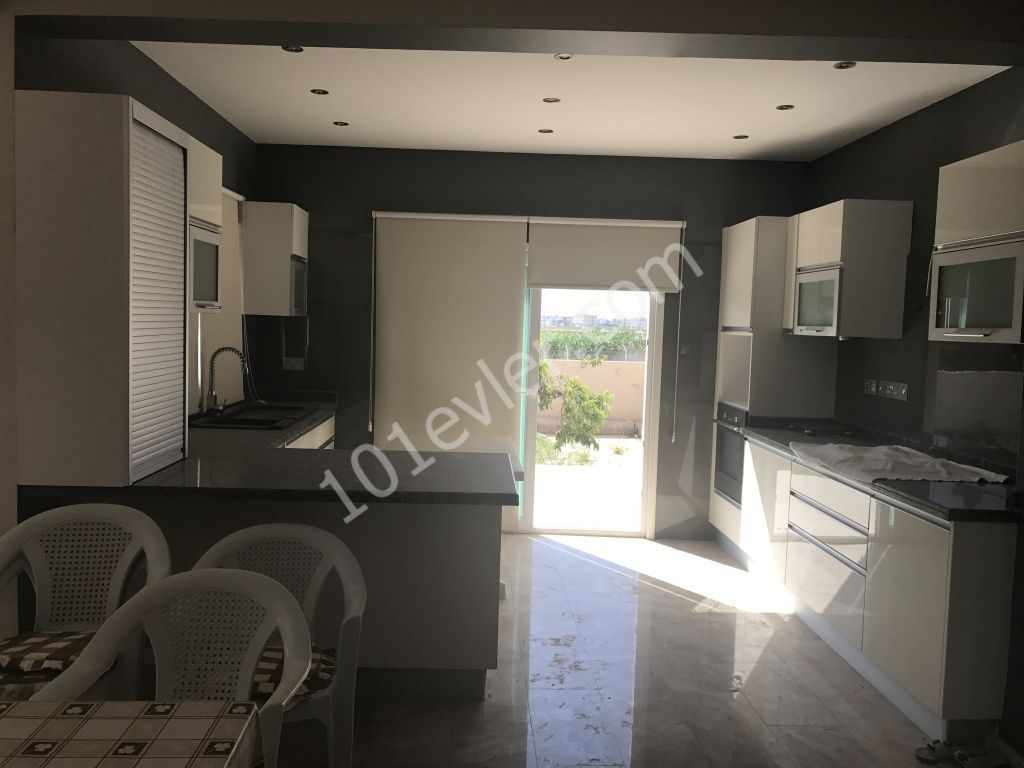 4 bedroom triplex villa in Famagusta