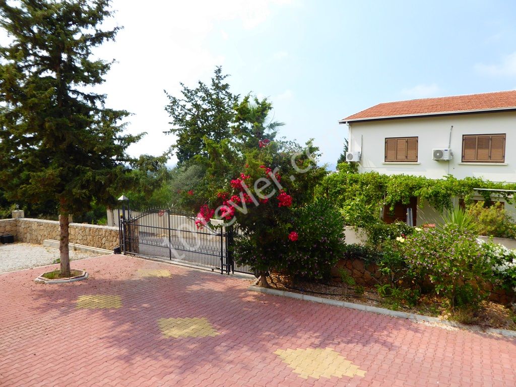 Türkische Kochanli 3 + 2 villa zum Verkauf in Ozanköy ** 