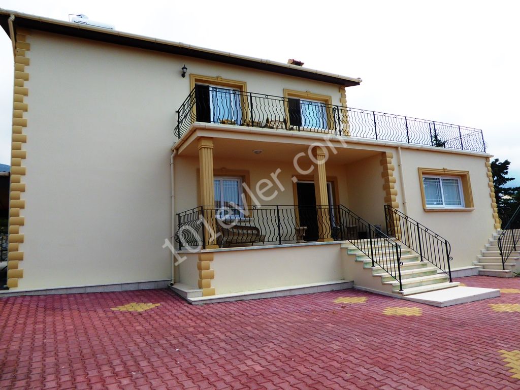 Türkische Kochanli 3 + 2 villa zum Verkauf in Ozanköy ** 