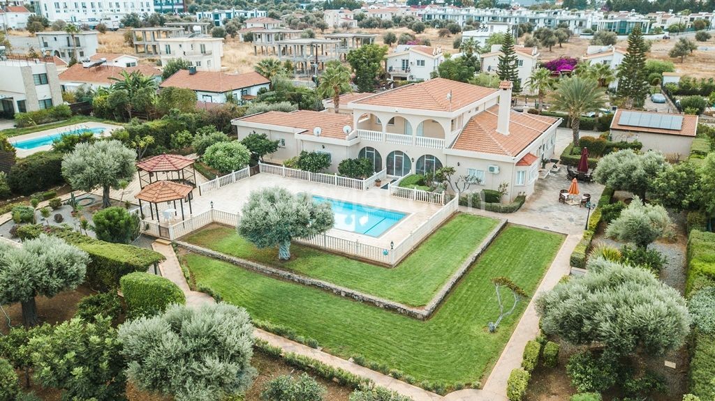 5 Bedroom Villa with  Pool in Catalkoy