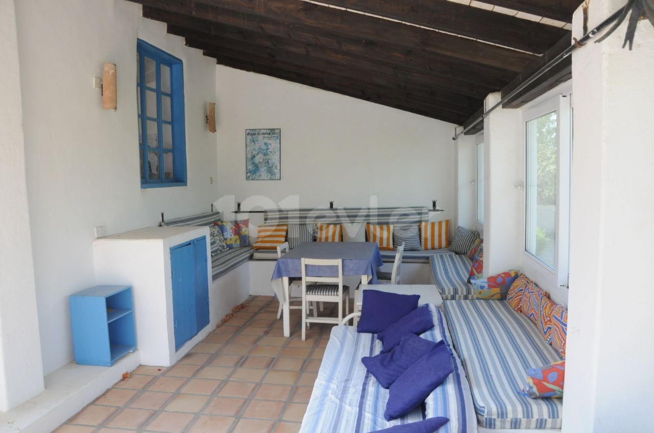 7 Bedroom Mini-Estate in the Heart of Karmi.