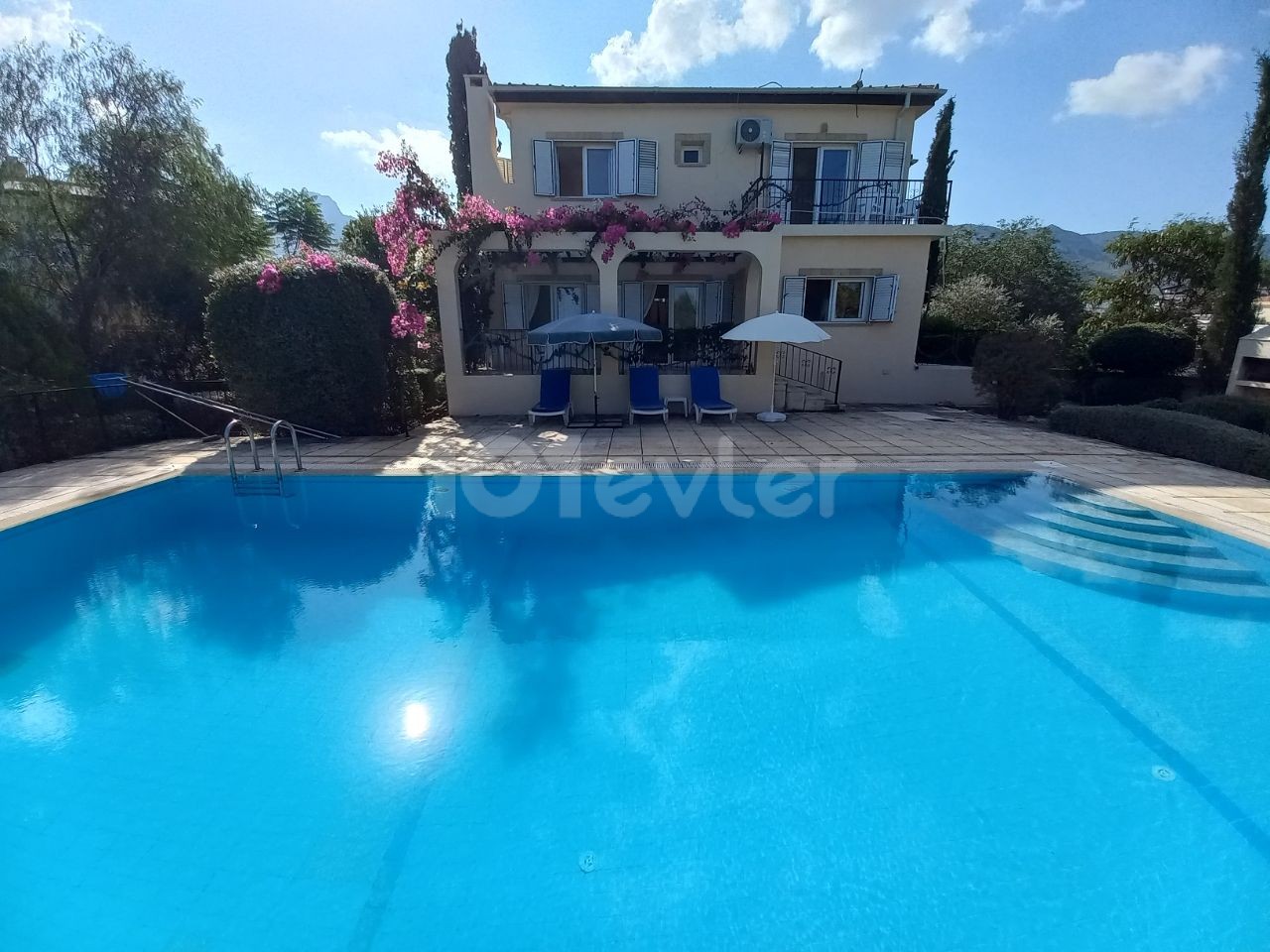 4 Bedroom Luxury Villa in Catalkoy