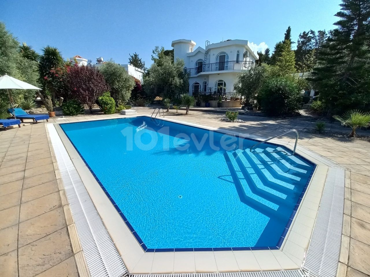 3+1 Villa mit Pool in Catalköy